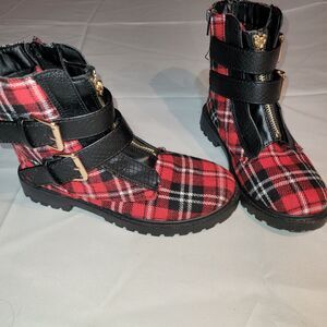 Citi Steps Plaid Womens Sz 6 Boots With Buckets And Has Zip Up Sides